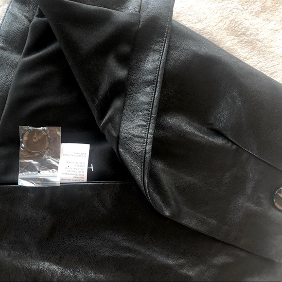 Faux leather wrap skirt - Picture 4 of 7